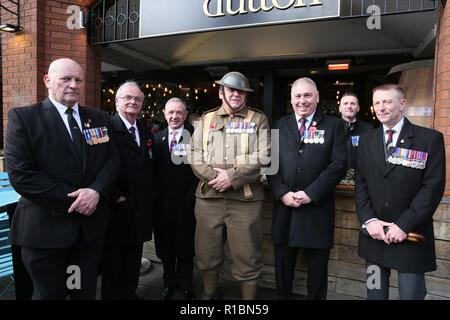 Manchester, UK. 11Th Nov 2018. Anciens combattants d'un conflit, les membres des forces canadiennes et des membres de la public de prendre part au service du souvenir marquant 100 ans depuis la fin de la SECONDE GUERRE MONDIALE !. Le Cénotaphe, Manchester, 11 novembre 2018 (C)Barbara Cook/Alamy Live News Banque D'Images