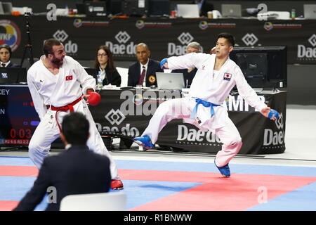 Madrid, Espagne. Nov 9, 2018. Yuta Mori (JPN) Karate : Mori lutte à l'équipe de la Turquie au cours de l'équipe joueur kumite homme 3ème tour dans le '24 WKF Championnats du Monde de Karaté 2018 à Madrid, le WiZink au centre de Madrid, Espagne . Credit : Mutsu Kawamori/AFLO/Alamy Live News Banque D'Images