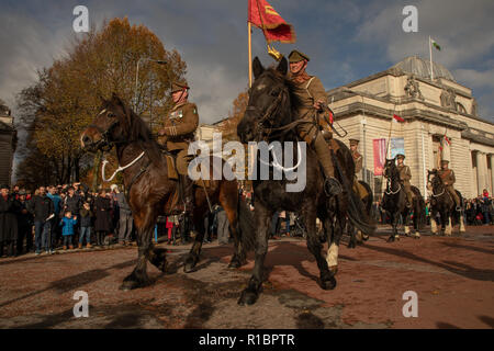 Cardiff, Royaume-Uni. 11 novembre 2018. Dimanche du souvenir du centenaire, la commémoration du Jour de l'Armistice au Welsh National War Memorial à Cardiff. Denman Haydn Crédit/Alamy Live News Banque D'Images