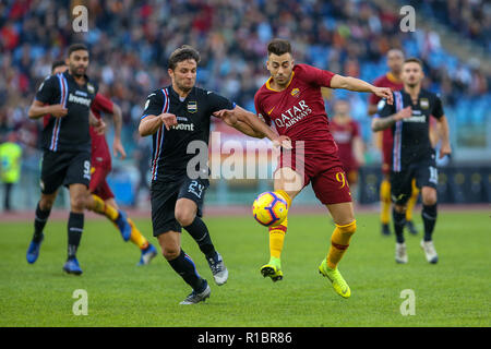 Stadio Olimpico, Rome, Italie. 11Th Nov, 2018. Serie A Football, Roma contre Sampdoria ; Bartosz Bereszynski Sampdoria de Stephan El Shaarawy défis des Roms : l'action de Crédit Plus Sport/Alamy Live News Banque D'Images