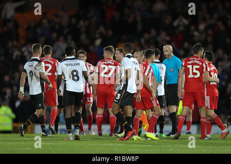 Burslem (Staffordshire, Royaume-Uni. 11Th Nov 2018. Les joueurs à la fin du jeu pendant le premier tour de la coupe d'Angleterre match entre Port Vale et Sunderland à Burslem, Vale Park, en Angleterre, le 11 novembre 2018. Photo par Jurek Biegus. Usage éditorial uniquement, licence requise pour un usage commercial. Aucune utilisation de pari, de jeux ou d'un seul club/ligue/dvd publications. Credit : UK Sports Photos Ltd/Alamy Live News Banque D'Images