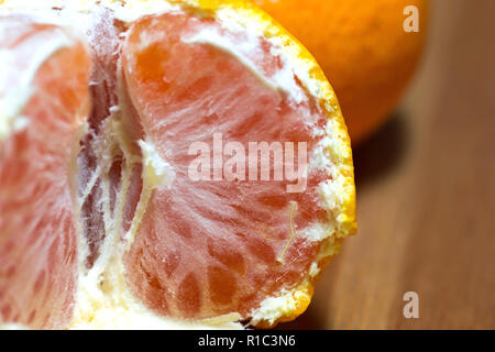 Close up frais fruits orange pelées. Banque D'Images