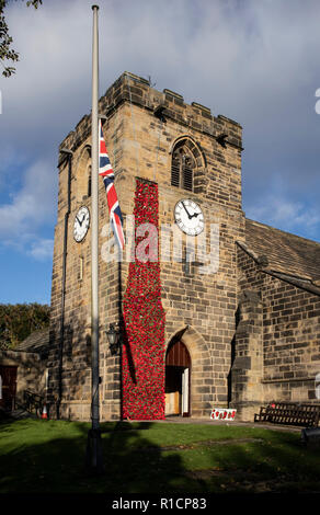 L'église St Pierre à Rawdon, Leeds, montrant la célébration du pavot pour la 100e année de la fin de la grande guerre 1914 - 1918. Banque D'Images