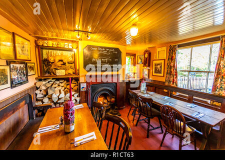 Le Glasshouse Inn et Lodges. Un pub traditionnel et historique à Longhope, forêt de Dean, Gloucestershire. UK Banque D'Images