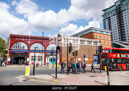 Londres Angleterre,UK,Royaume-Uni Grande-Bretagne,Lambeth South Bank,Lambeth North Station de métro train tube,métro tube,transports en commun,extern Banque D'Images