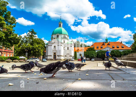 Varsovie, Pologne - 14 juillet 2017 : église du Saint Casimir à Varsovie. Journée ensoleillée avec un ciel bleu. Photo horizontale. Banque D'Images