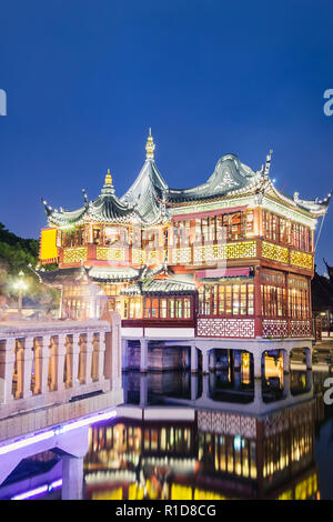 Le jardin Yuyuan de Shanghai dans nightfall,Chine Banque D'Images