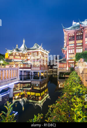 Le jardin Yuyuan de Shanghai dans nightfall,Chine Banque D'Images