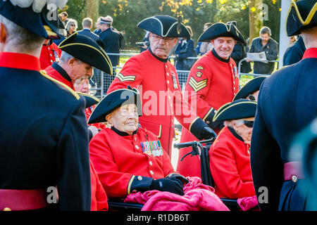 Londres, Royaume-Uni. 11 novembre 2018. Anciens combattants militaires participent au défilé du jour du Souvenir commémorant le 100e anniversaire de la fin de la Première Guerre mondiale. Banque D'Images