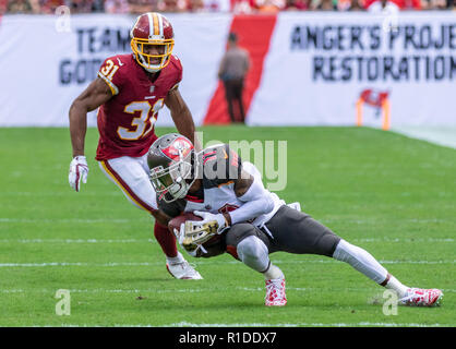 Tampa, Floride, USA. 11Th Nov, 2018. Tampa Bay Buccaneers receveur DeSean Jackson (11) fait de la capture dans la 2e moitié pendant le jeu entre les Redskins de Washington et les Tampa Bay Buccaneers chez Raymond James Stadium de Tampa, Floride. Del Mecum/CSM/Alamy Live News Banque D'Images