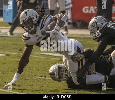 Oakland, Californie, USA. 11Th Nov, 2018. Los Angeles Chargers Melvin running back Gordon (28) le dimanche, Novembre 11, 2018, au Oakland-Alameda County Coliseum, Oakland, Californie. Les chargeurs a défait les Raiders 20-6. Crédit : Al Golub/ZUMA/Alamy Fil Live News Banque D'Images