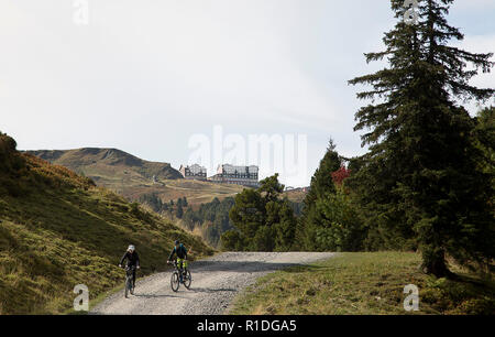 Grindelwald, Berne, Swittzerland. 13 Oct, 2018. Le 24 septembre 2018. La région de l'Oberland bernois en Suisse est facilement accessible en vélo de montagne avec un nombre sans cesse croissant de sentiers et facile d'accès en montée avec des trains de la ville de Gridelwald ou Wengen, Suisse. Credit : Ralph Lauer/ZUMA/Alamy Fil Live News Banque D'Images