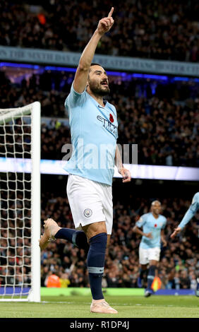 Manchester City's Ilkay Gundogan célèbre marquant son troisième but du côté du jeu au cours de la Premier League match au stade Etihad, Manchester. Banque D'Images