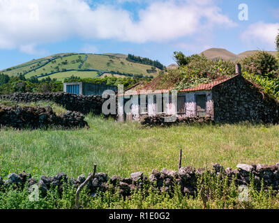 Image de la maison abandonnée dans le paysage endroits perdus Açores Portugal europe Banque D'Images