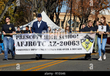 Prescott, Arizona, USA - 10 novembre 2018 : Prescott High School Air Force ROTC JR manifester dans les Veteran's Day Parade sur Cortez St. Banque D'Images