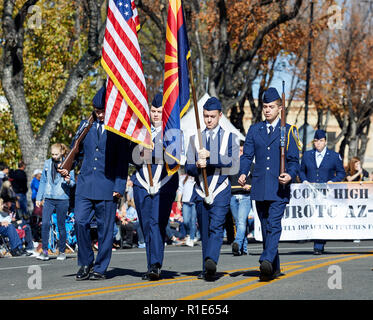Prescott, Arizona, USA - 10 novembre 2018 : Prescott High School Air Force ROTC JR manifester dans les Veteran's Day Parade sur Cortez St. Banque D'Images