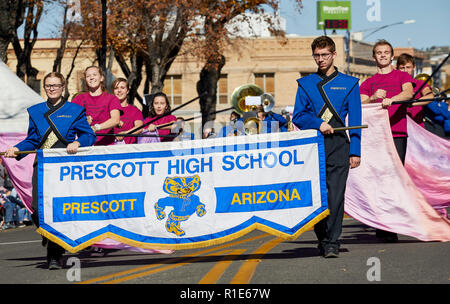 Prescott, Arizona, USA - Le 10 novembre 2018:Prescott High School Marching Band dans le Veteran's Day Parade sur Cortez St. Banque D'Images