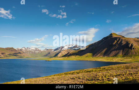 Le lac du cratère dans la région de Landmannalaugar, la Réserve Naturelle de Fjallabak, Islande Banque D'Images