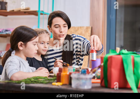 Kids les ornements faits à la main Banque D'Images