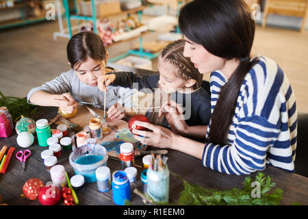 Peintures d'enfants des ornements de Noël Banque D'Images