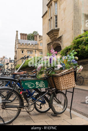 Jolie décoration, bicyclettes à Cambridge, England, UK Banque D'Images