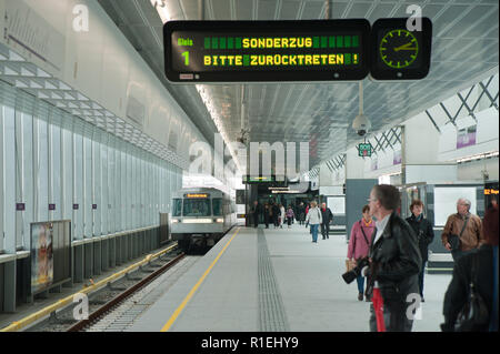 Wien, Eröffnung der Verlängerung der U-Bahn-Linie U2 nach Aspern, Station Stadlau Banque D'Images