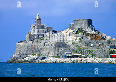 Église San Pietro sur une falaise, Portovenere, province La Spezia, Riviera di Levante, ligurie, italie Banque D'Images