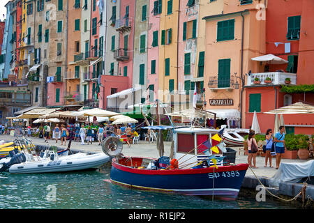 Rangée de maisons colorées au port de Portovenere, province La Spezia, Riviera di Levante, ligurie, italie Banque D'Images