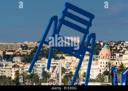 Bleu énorme sculpture de président du CCS de l'artiste Sabine alias Géraudie à la Promenade des Anglais à Nice, Cote d Azur, France, Rieviera Banque D'Images