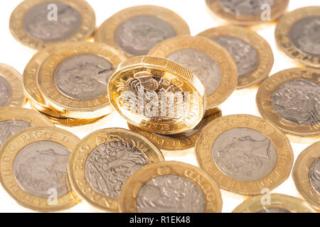 Royaume-uni British Pound coins sur fond blanc Banque D'Images