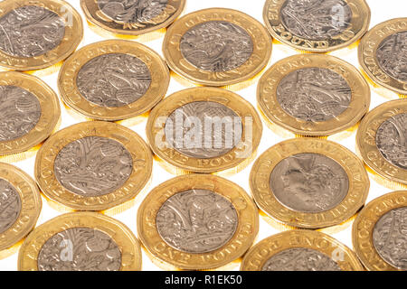 Royaume-uni British Pound coins sur fond blanc Banque D'Images