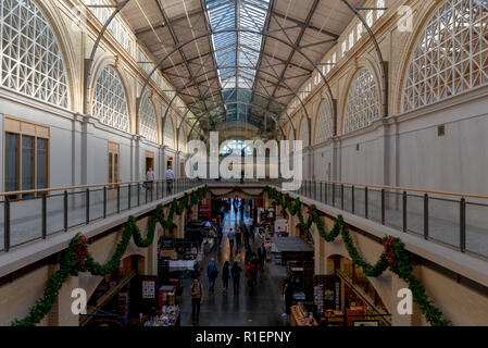 SAN FRANCISCO - Le 07 novembre 2018 : l'intérieur de style Beaux-Arts Ferry Building Marketplace Banque D'Images