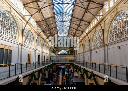 SAN FRANCISCO - Le 07 novembre 2018 : l'intérieur de style Beaux-Arts Ferry Building Marketplace Banque D'Images