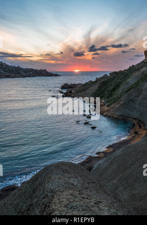 Vue d'un Golden Bay dans la région de Ghajn Tuffieha, Malte Banque D'Images