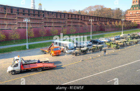 Moscou, Russie - novembre 07,2018 : les poids lourds de l'époque de la Grande guerre patriotique en stationnement sur place Vassilievski Spusk près du Kremlin Banque D'Images