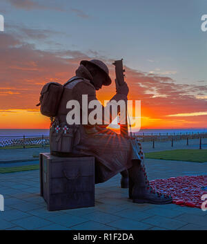 'Tommy' à l'aube du dimanche du Souvenir, Seaham, County Durham, Royaume-Uni Banque D'Images
