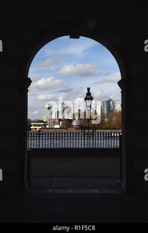 Vue depuis l'ancien collège naval sur la Tamise, Greenwich, London.UK Banque D'Images