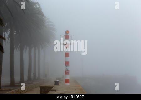 Dans une banque de la rivière Douro, Misty, Porto, Portugal Banque D'Images