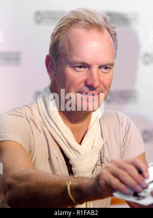 Varsovie, Mazovie / Pologne - 2005/09/24 : Sting - Gordon Sumner, chanteur, musicien, compositeur et chanteur - chef de la Police de la bande musicale dans un p Banque D'Images