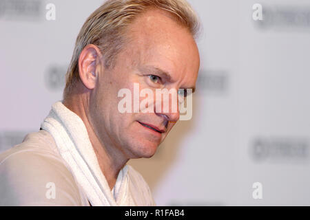 Varsovie, Mazovie / Pologne - 2005/09/24 : Sting - Gordon Sumner, chanteur, musicien, compositeur et chanteur - chef de la Police de la bande musicale dans un p Banque D'Images