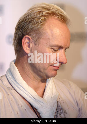 Varsovie, Mazovie / Pologne - 2005/09/24 : Sting - Gordon Sumner, chanteur, musicien, compositeur et chanteur - chef de la Police de la bande musicale dans un p Banque D'Images