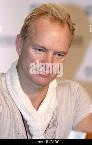 Varsovie, Mazovie / Pologne - 2005/09/24 : Sting - Gordon Sumner, chanteur, musicien, compositeur et chanteur - chef de la Police de la bande musicale dans un p Banque D'Images