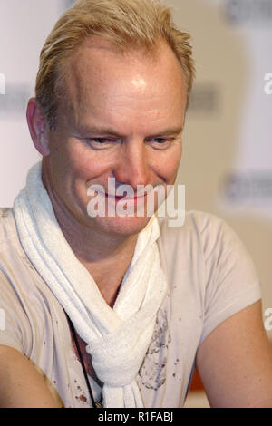 Varsovie, Mazovie / Pologne - 2005/09/24 : Sting - Gordon Sumner, chanteur, musicien, compositeur et chanteur - chef de la Police de la bande musicale dans un p Banque D'Images