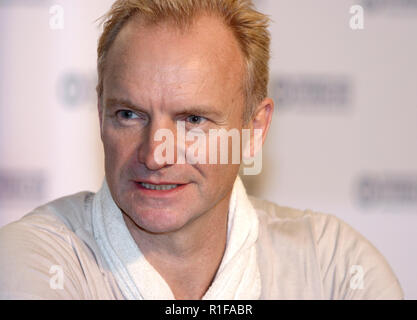 Varsovie, Mazovie / Pologne - 2005/09/24 : Sting - Gordon Sumner, chanteur, musicien, compositeur et chanteur - chef de la Police de la bande musicale dans un p Banque D'Images