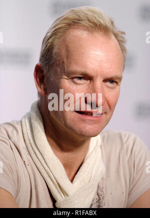 Varsovie, Mazovie / Pologne - 2005/09/24 : Sting - Gordon Sumner, chanteur, musicien, compositeur et chanteur - chef de la Police de la bande musicale dans un p Banque D'Images