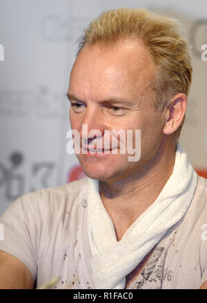 Varsovie, Mazovie / Pologne - 2005/09/24 : Sting - Gordon Sumner, chanteur, musicien, compositeur et chanteur - chef de la Police de la bande musicale dans un p Banque D'Images