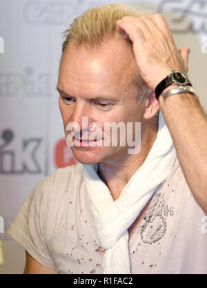 Varsovie, Mazovie / Pologne - 2005/09/24 : Sting - Gordon Sumner, chanteur, musicien, compositeur et chanteur - chef de la Police de la bande musicale dans un p Banque D'Images