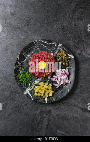 Tartare de boeuf oeuf de caille Banque D'Images