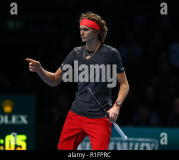 Londres, Royaume-Uni. Le 12 novembre 2018. Alexander Zverev (GER) célèbre son premier set contre Marin Cilic (FRA) au cours de la première journée des célibataires de l'ATP World Tour Finals Nitto a joué à l'O2 Arena, Londres le 12 novembre 2018. Action Crédit photo : Crédit photo Action Sport Sport/Alamy Live News Banque D'Images