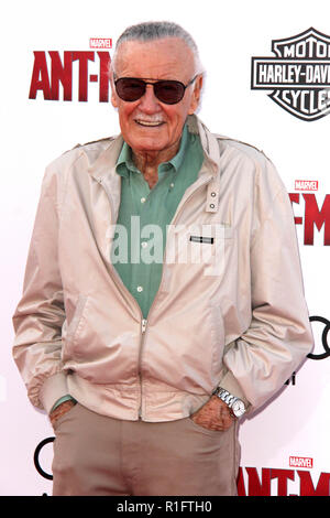 ***PHOTO*** Légende de comics Stan Lee est décédé à l'âge de 95 ans Hollywood, CA - le 29 juin : Stan Lee à la première de "Marvel Ant-Man' au Kodak Theater Le 29 juin 2015 à Hollywood, Californie. Crédit : David Edwards/MediaPunch MediaPunch Crédit : Inc/Alamy Live News Banque D'Images